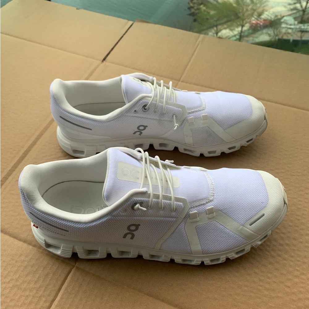 On Running Cloud 5 Sneakers